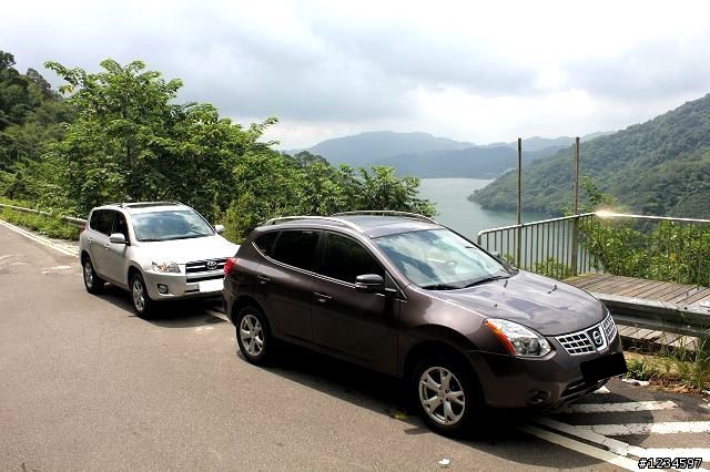 Rogue & Rav4 on Roman Road