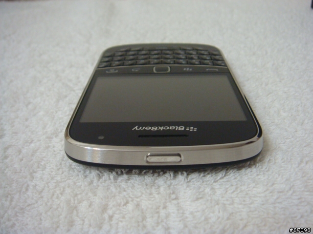 BlackBerry Bold 9900 - 開箱及簡短心得 - The Ultimate BlackBerry Experience