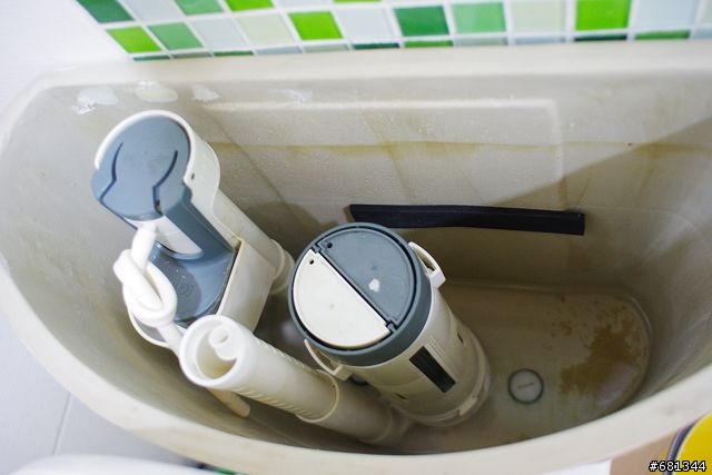馬桶漏水問題以及推窗的把手購買?