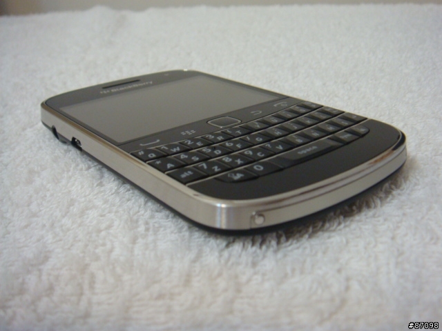 BlackBerry Bold 9900 - 開箱及簡短心得 - The Ultimate BlackBerry Experience