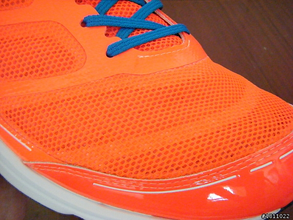 小白小白的跑步MURMUR紀-- adizero feather M開箱照完成惹 ! 鞋測文要燒等嘿
