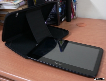 我還是要Win 7的平板電腦~~ruvo Avox AT11 Windows 7 Tablet PC