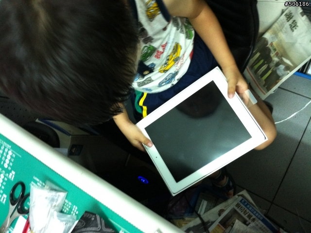 出來混總是要還的!!兒子的ipad2開箱