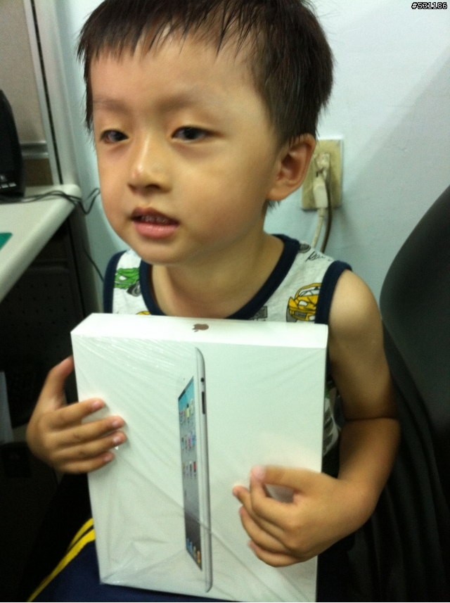 出來混總是要還的!!兒子的ipad2開箱