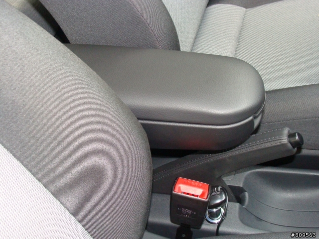 fabia1.6點點灰開箱