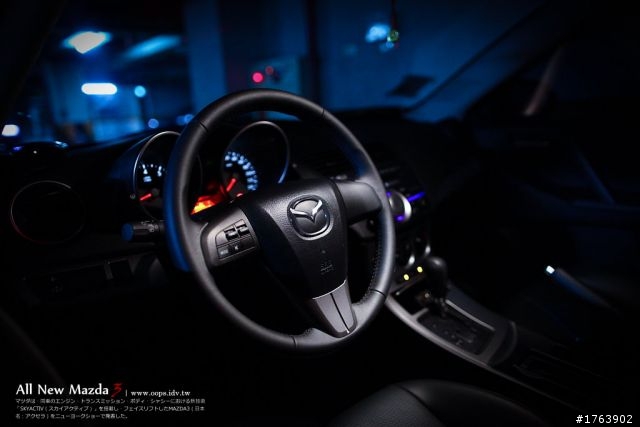 Mazda 3 5D 鐵灰 1.6 開箱