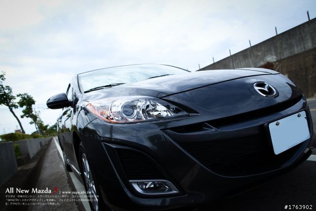 Mazda 3 5D 鐵灰 1.6 開箱