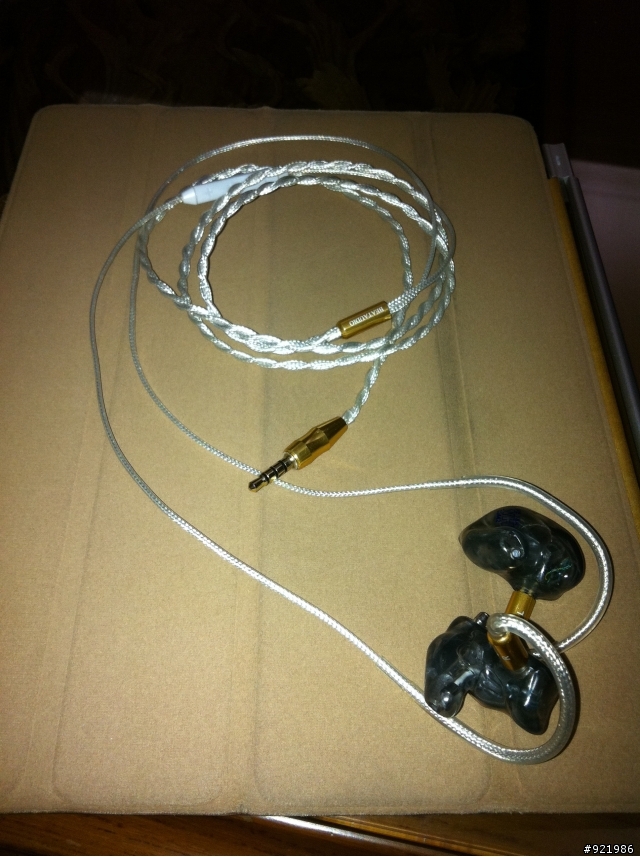 客制耳機+iPhone 線控 補開箱 (手機拍 請多包涵)