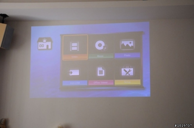 不專業~開箱文~奧圖碼OPTOMA ml500微型投影機~500流明~~