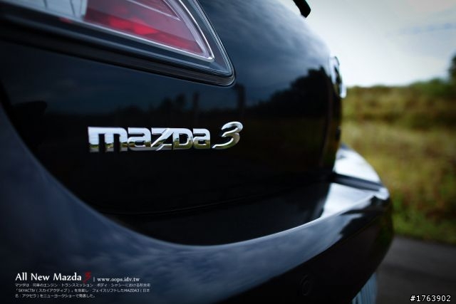 Mazda 3 5D 鐵灰 1.6 開箱