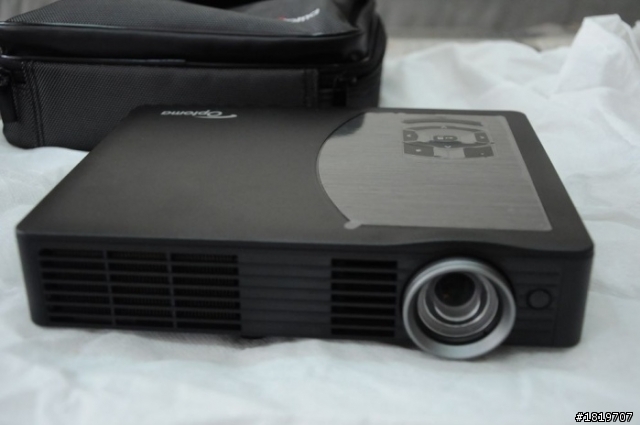 不專業~開箱文~奧圖碼OPTOMA ml500微型投影機~500流明~~
