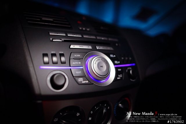 Mazda 3 5D 鐵灰 1.6 開箱