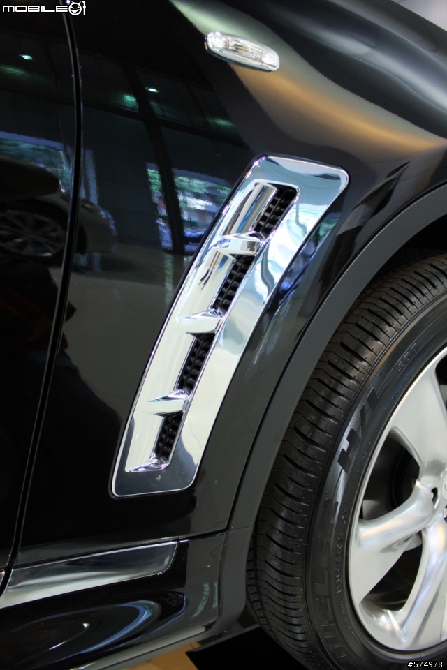 Infiniti FX35 V-Spec 冠軍特仕車