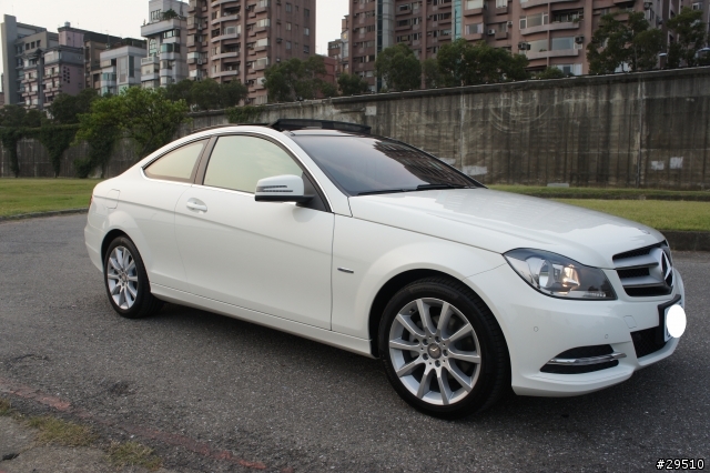 (12/20更新) 雪白 C-Class Coupe 開箱 新增影音四合一、行車記錄器安裝分享(圖多)