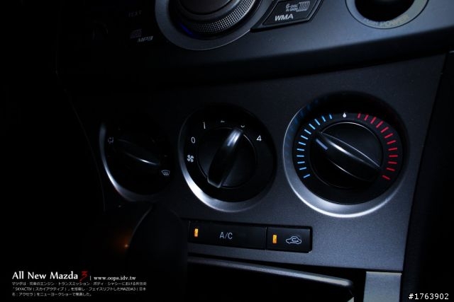 Mazda 3 5D 鐵灰 1.6 開箱