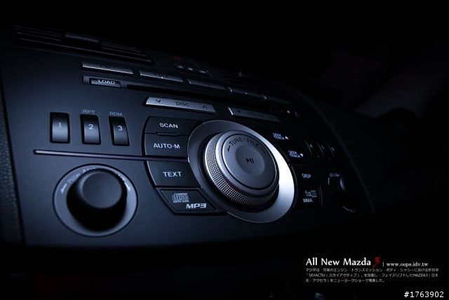 Mazda 3 5D 鐵灰 1.6 開箱