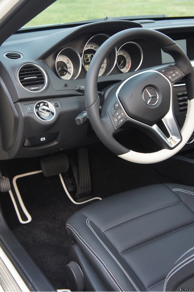(12/20更新) 雪白 C-Class Coupe 開箱 新增影音四合一、行車記錄器安裝分享(圖多)