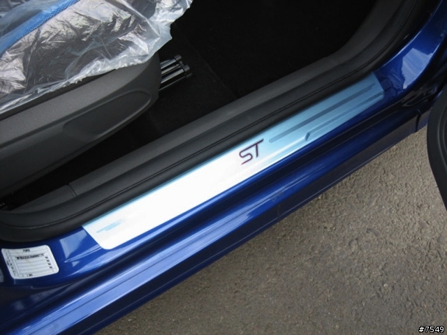 【開箱文】老款鋼炮 遲到許久的開箱文 FORD FOCUS ST(更新內裝相片)