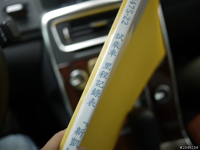 (2次賞開箱) 快要HOLD不住的兩台車 一黑一金 老婆還HOLD的很住