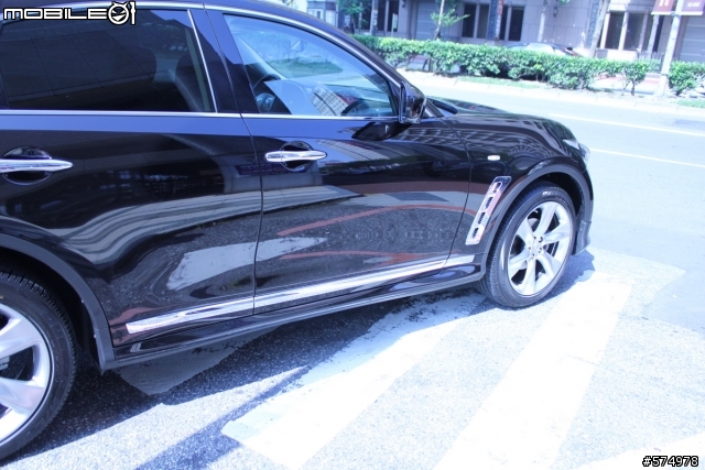 Infiniti FX35 V-Spec 冠軍特仕車
