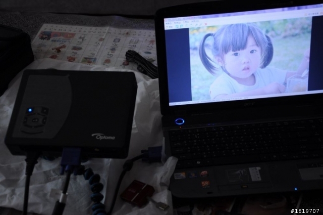 不專業~開箱文~奧圖碼OPTOMA ml500微型投影機~500流明~~