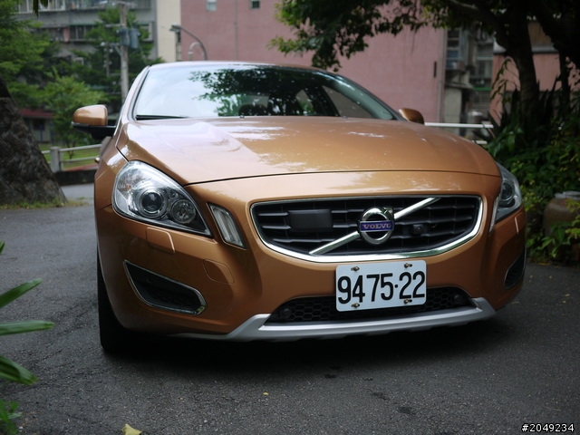 (2次賞開箱) 快要HOLD不住的兩台車 一黑一金 老婆還HOLD的很住
