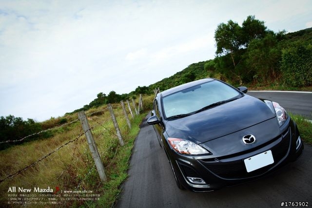 Mazda 3 5D 鐵灰 1.6 開箱