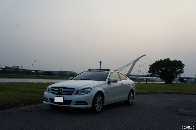 (12/20更新) 雪白 C-Class Coupe 開箱 新增影音四合一、行車記錄器安裝分享(圖多)