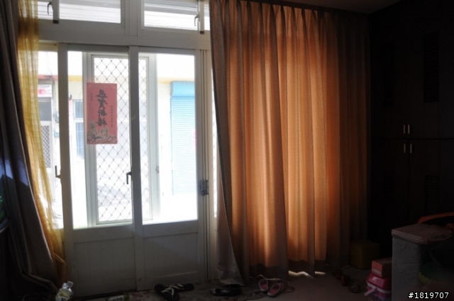 不專業~開箱文~奧圖碼OPTOMA ml500微型投影機~500流明~~