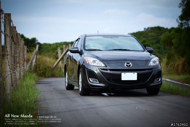 Mazda 3 5D 鐵灰 1.6 開箱