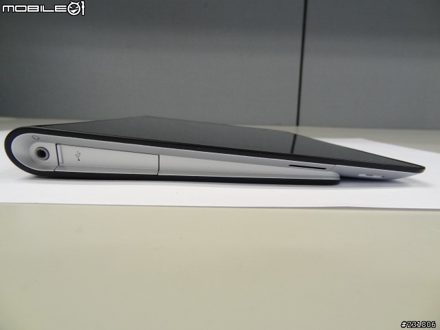 SONY Tablet S 16G and 日本Sonystyle 限定吉田包 (9/30) 新增原廠攜行包比較
