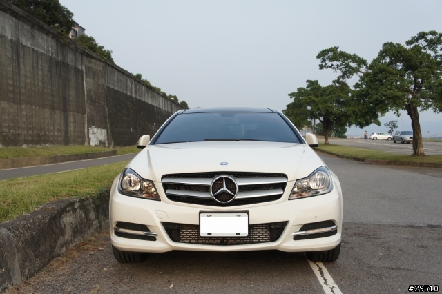 (12/20更新) 雪白 C-Class Coupe 開箱 新增影音四合一、行車記錄器安裝分享(圖多)