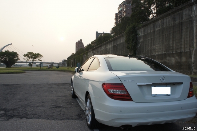 (12/20更新) 雪白 C-Class Coupe 開箱 新增影音四合一、行車記錄器安裝分享(圖多)