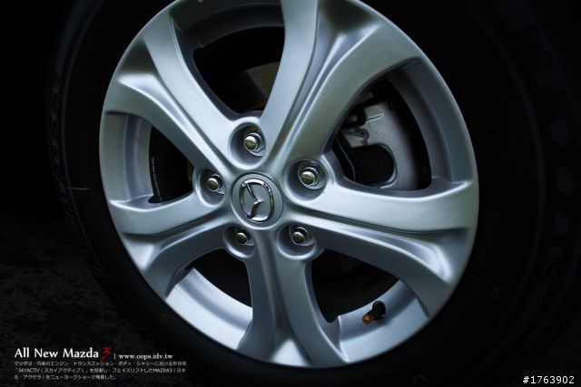 Mazda 3 5D 鐵灰 1.6 開箱