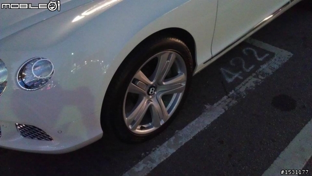 2/2 更新 這個禮拜 看到兩次 '移動房子' Bently 賓利