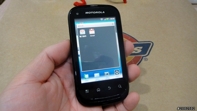 MOTO XT319豪華入門機開箱 一秒鐘變成~站立模式XD