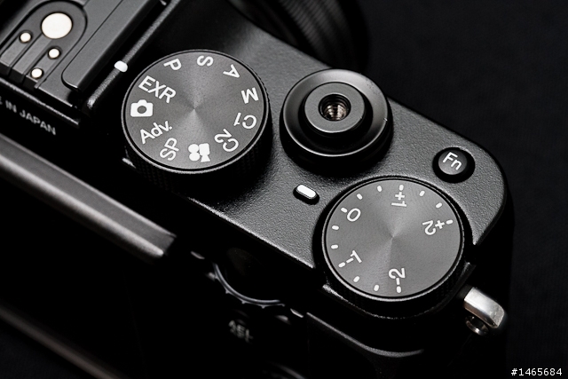 Fujifilm FinePix X10 質感不凡的大光圈隨身機