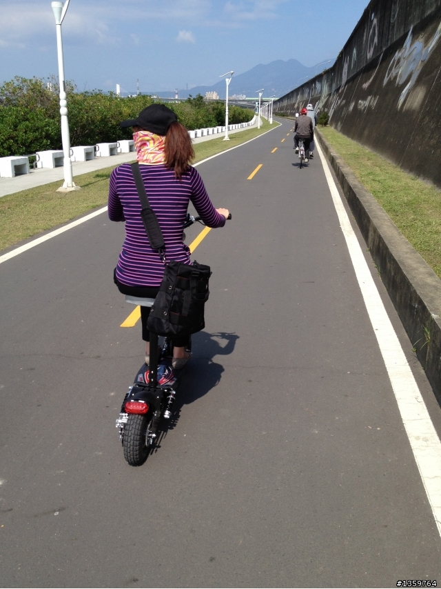 (開箱文)美國EVO電動滑板車 從新店至淡水旅誌實測(中)