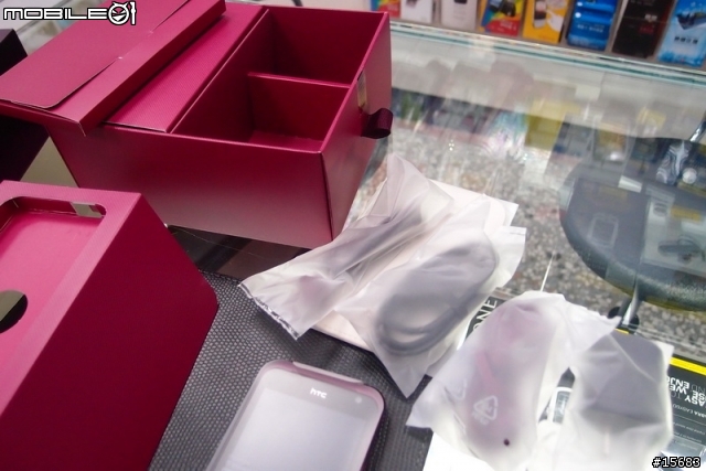HTC Rhyme 嫣紅紫 開箱分享