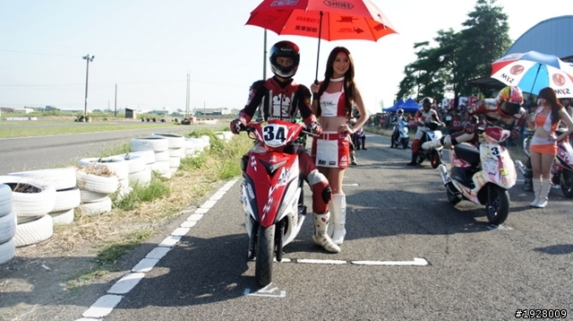 側身過彎帥到不行阿!!