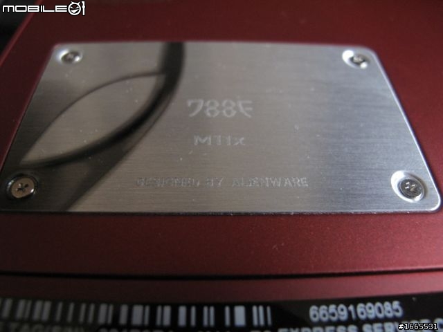 AlienWare M11xR3開箱(已加上部分數值)