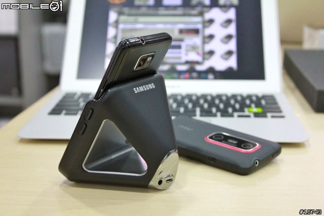 三星 Galaxy S2 vs HTC EVO 3D 外型、效能、相機大車拼!你選誰?