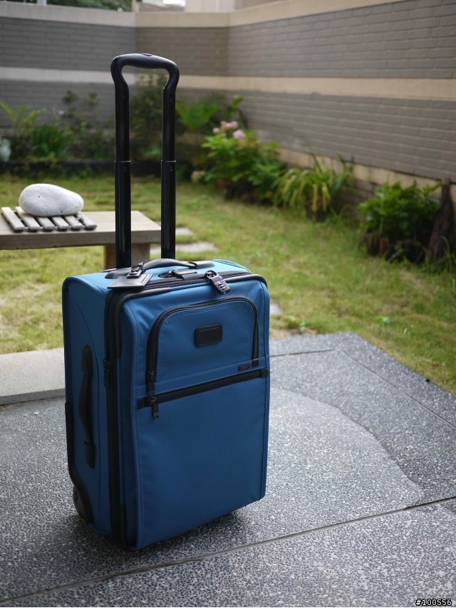分享-低調中的悶騷-TUMI Alpha 22020 國際標準尺寸登機箱