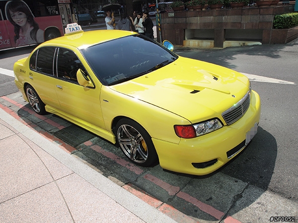 很受美眉關注的blingbling計程車