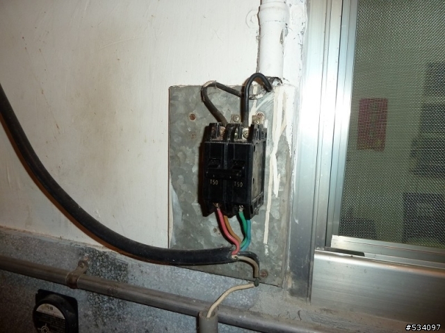 舊浴室電熱水器的電源配置(無熔絲開關+漏電斷路器)