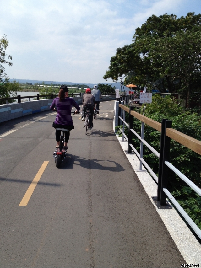 (開箱文)美國EVO電動滑板車 從新店至淡水旅誌實測(中)