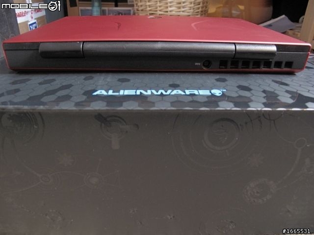 AlienWare M11xR3開箱(已加上部分數值)