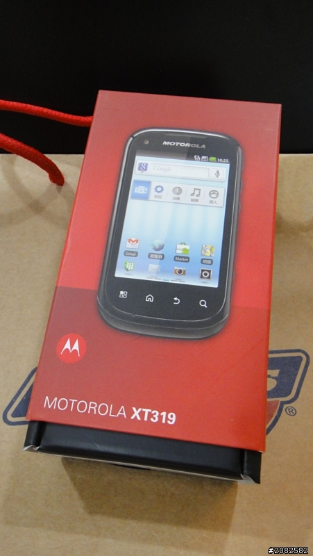 MOTO XT319豪華入門機開箱 一秒鐘變成~站立模式XD