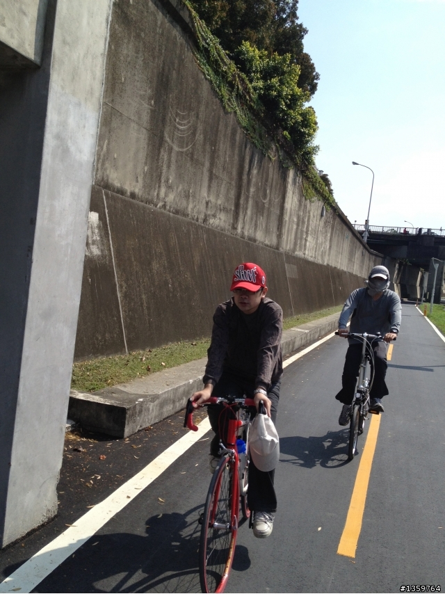 (開箱文)美國EVO電動滑板車 從新店至淡水旅誌實測(中)
