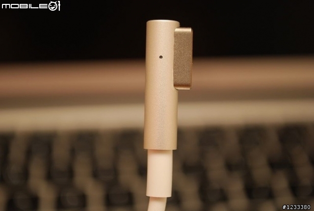 Asus 也開始販售 Macbook Air 了耶! @@凸